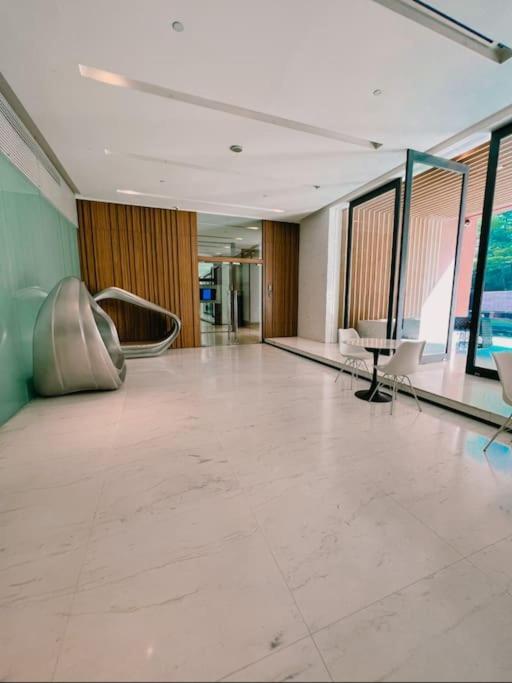 Luxurious Upscale Downtown Apartment Bangkok