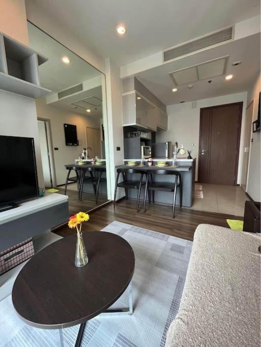 Luxurious Upscale Downtown Apartment