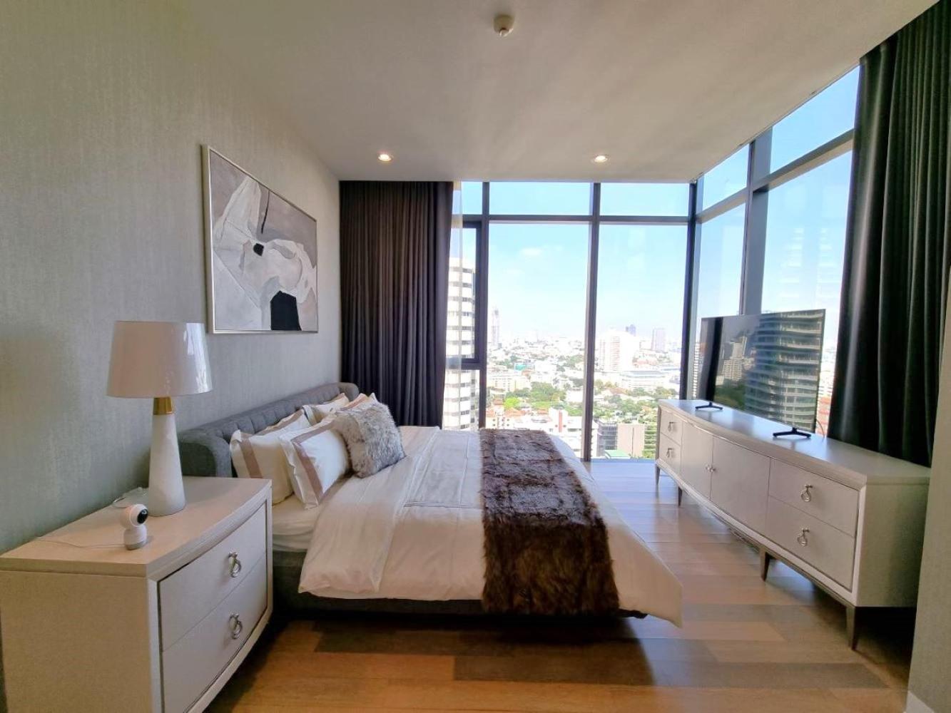 Ultra Luxury Large Central Phrom Phong 2 Beds Sky Pool Apartment Bangkok