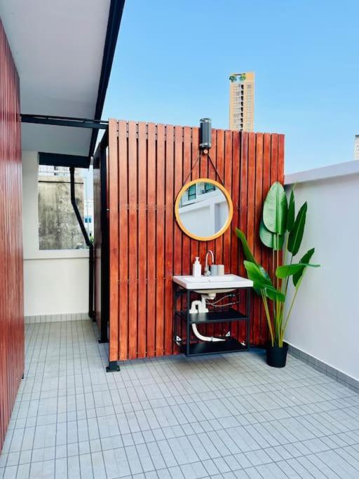 New Stylish Modern 4br 12pax 200m Bts Phrakhanong Ferienhaus
