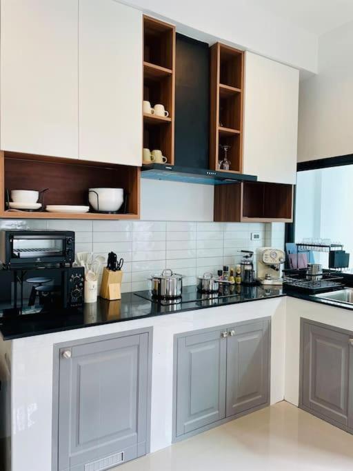 Ferienhaus New Stylish Modern 4br 12pax 200m Bts Phrakhanong Bangkok