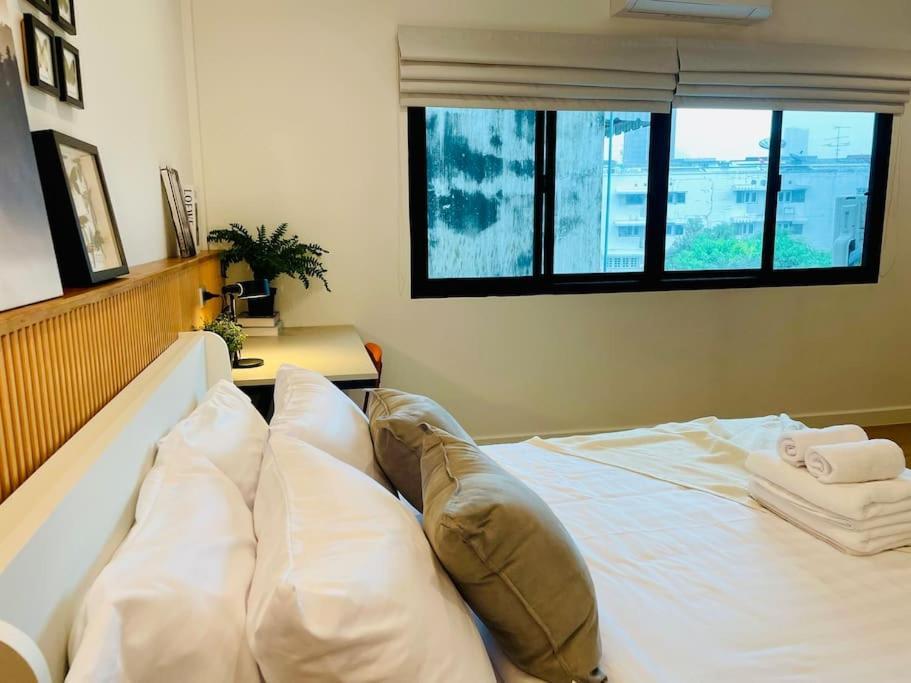 Ferienhaus New Stylish Modern 4br 12pax 200m Bts Phrakhanong *