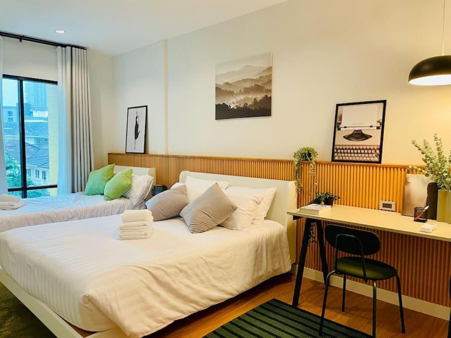Ferienhaus New Stylish Modern 4br 12pax 200m Bts Phrakhanong *