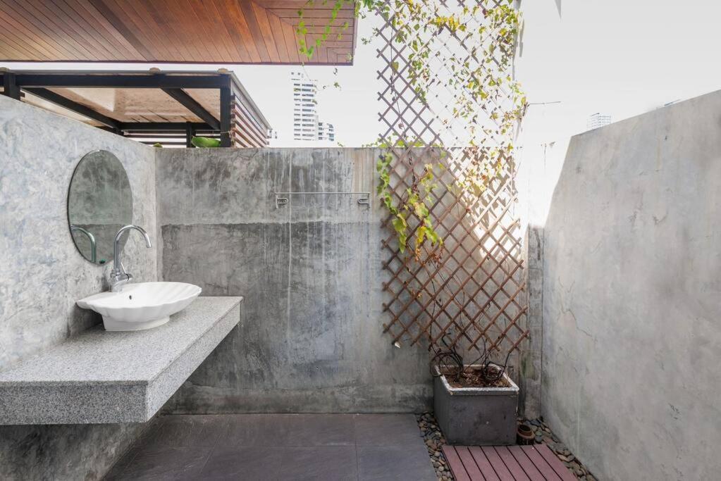 Villa Luxury Oasis In *