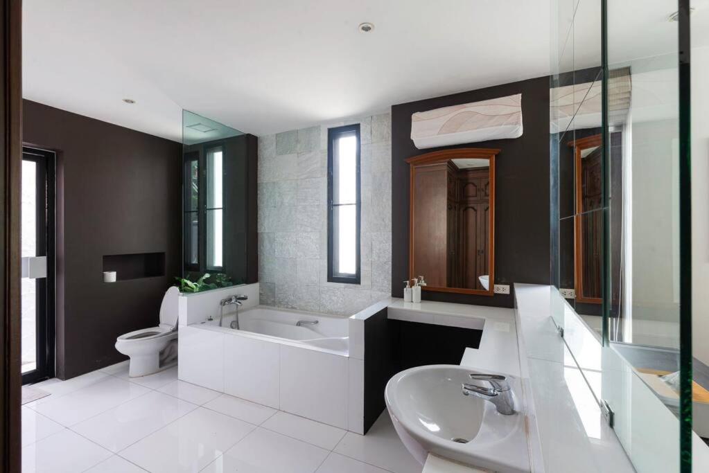 Luxury Oasis In *