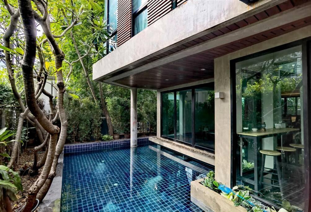 Luxury Oasis In Villa Bangkok