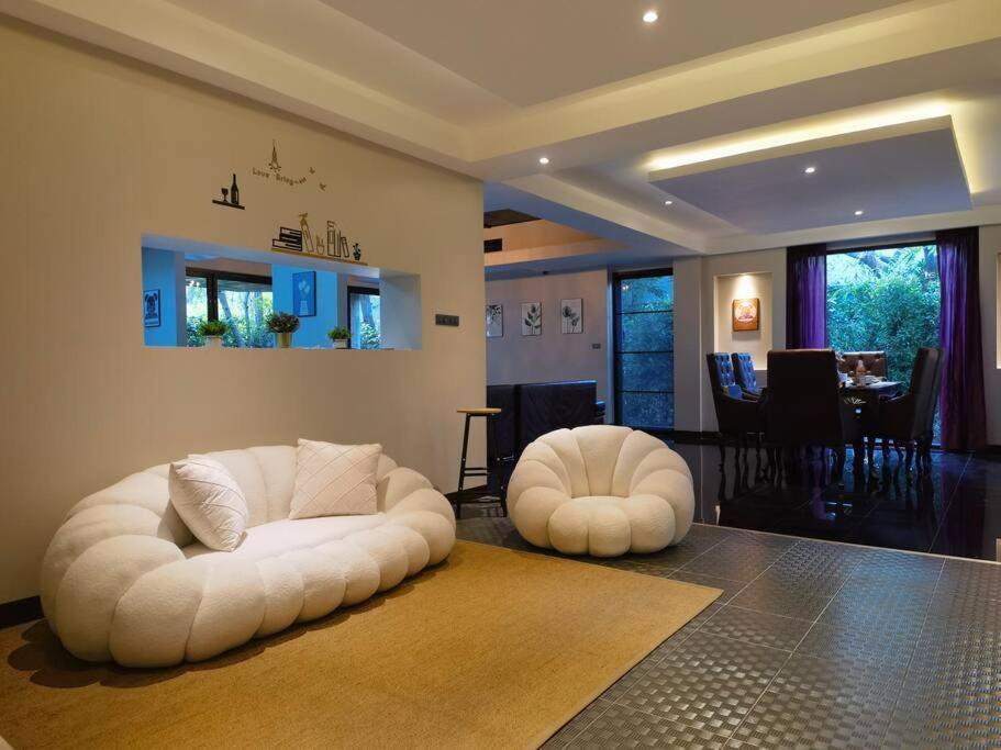 Villa Luxury Oasis In *