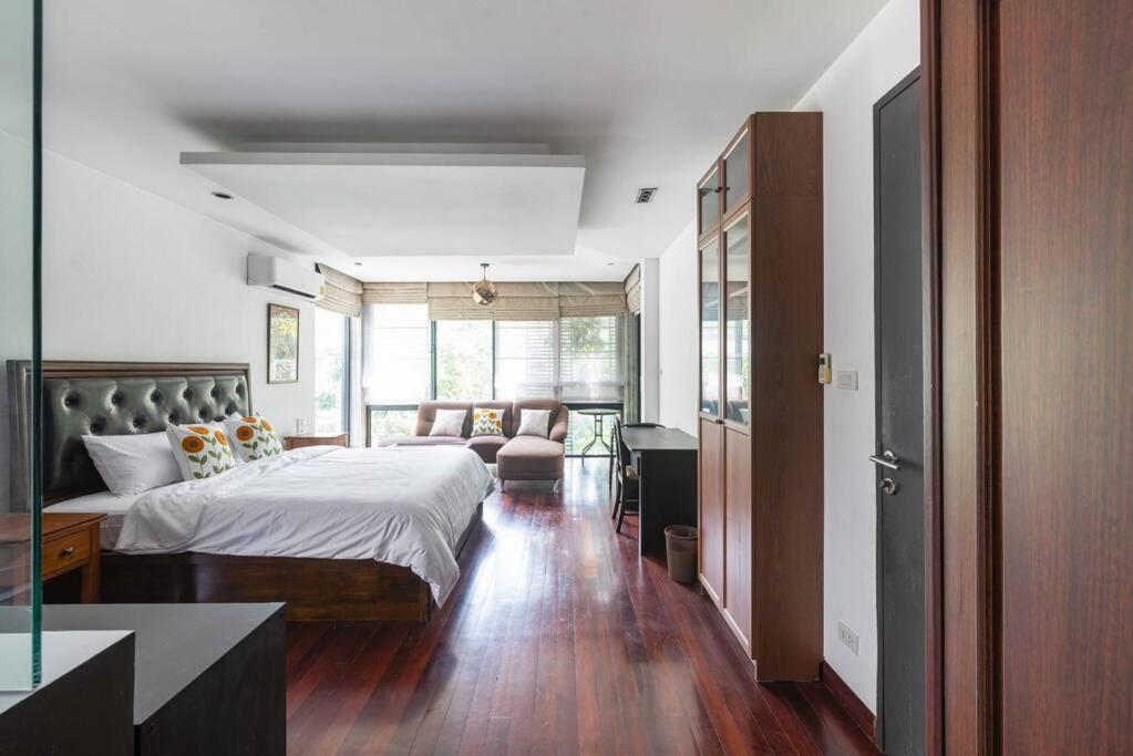 Luxury Oasis In *