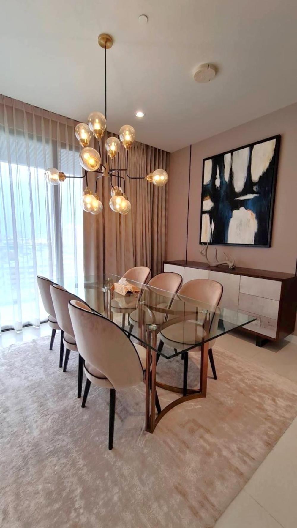 Ultra Luxury Large Central Phrom Phong 2 Beds Sky Pool Apartment