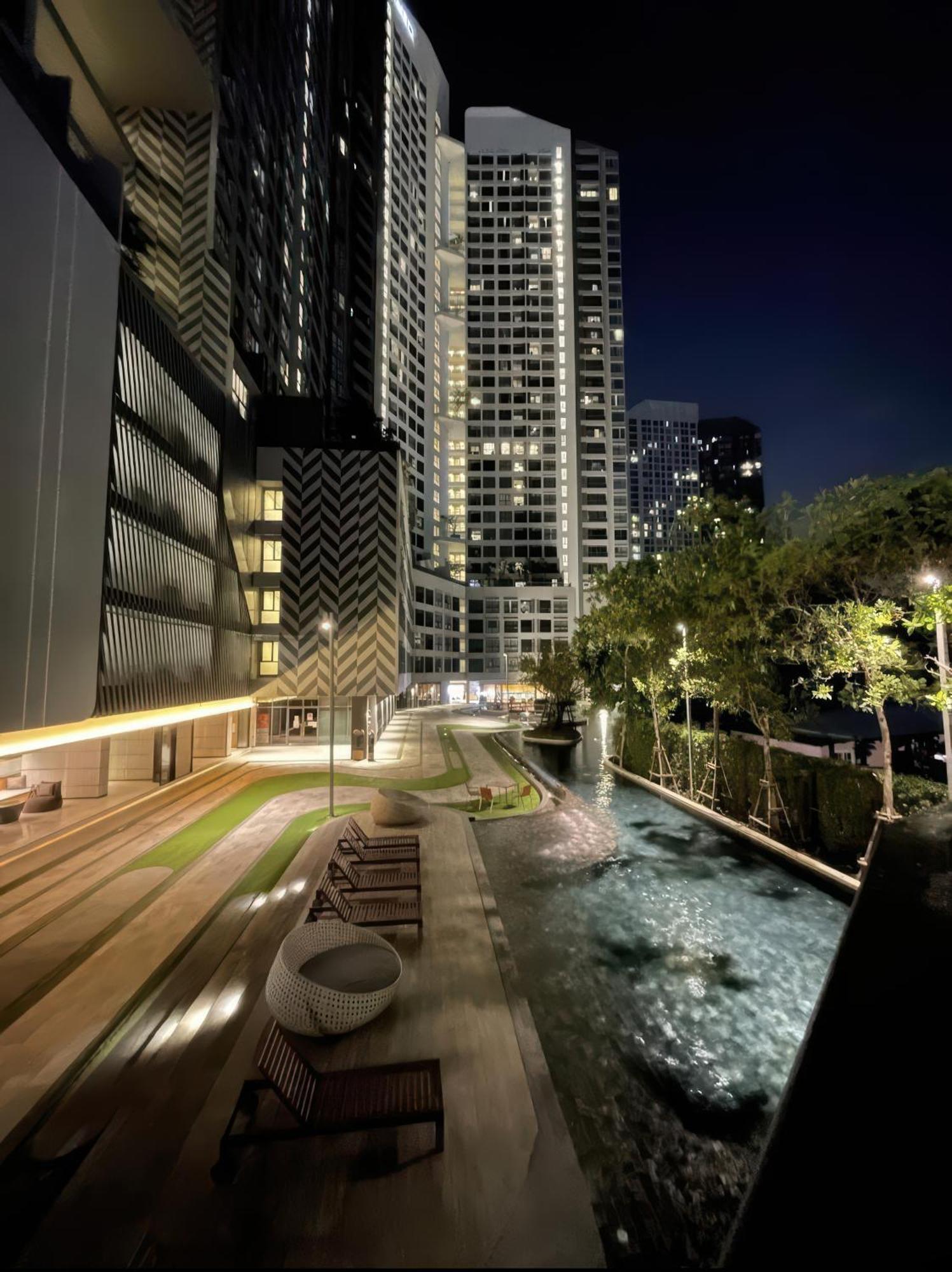 Aparthotel 22nd Floor, Cozy Skyline View Oasis