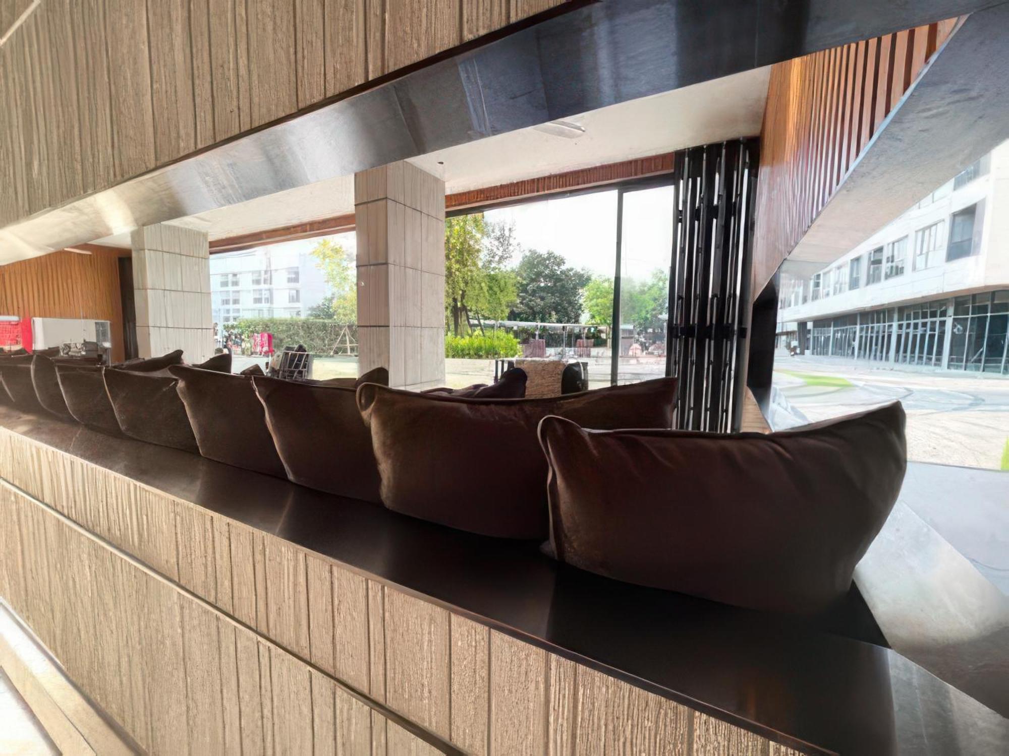 22nd Floor, Cozy Skyline View Oasis *