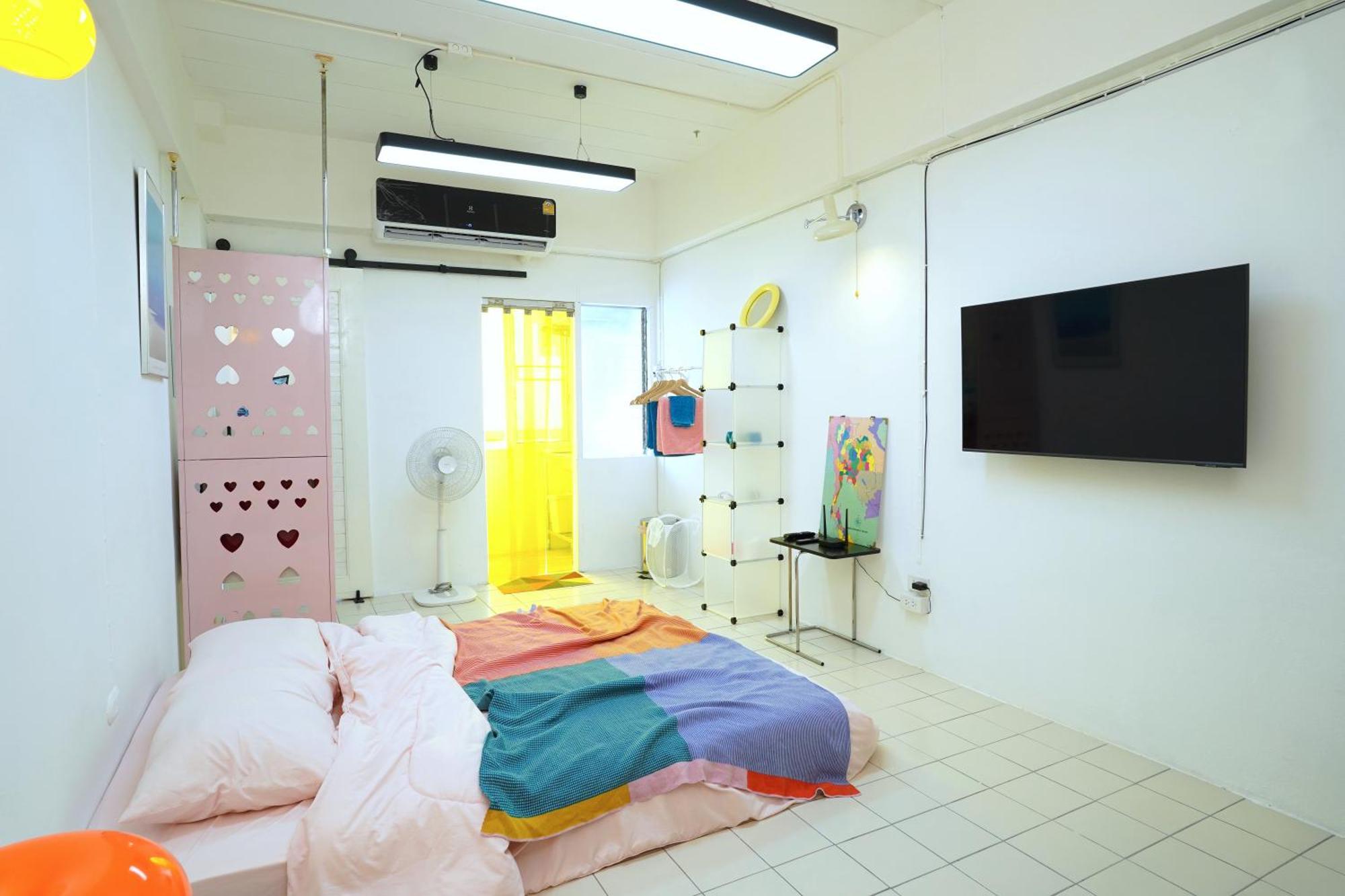 Apartment Modern Art - Lat Phrao Near Mrt Mahat Thai