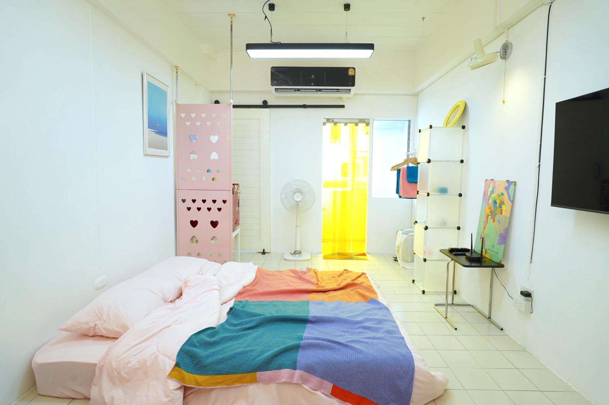 Apartment Modern Art - Lat Phrao Near Mrt Mahat Thai