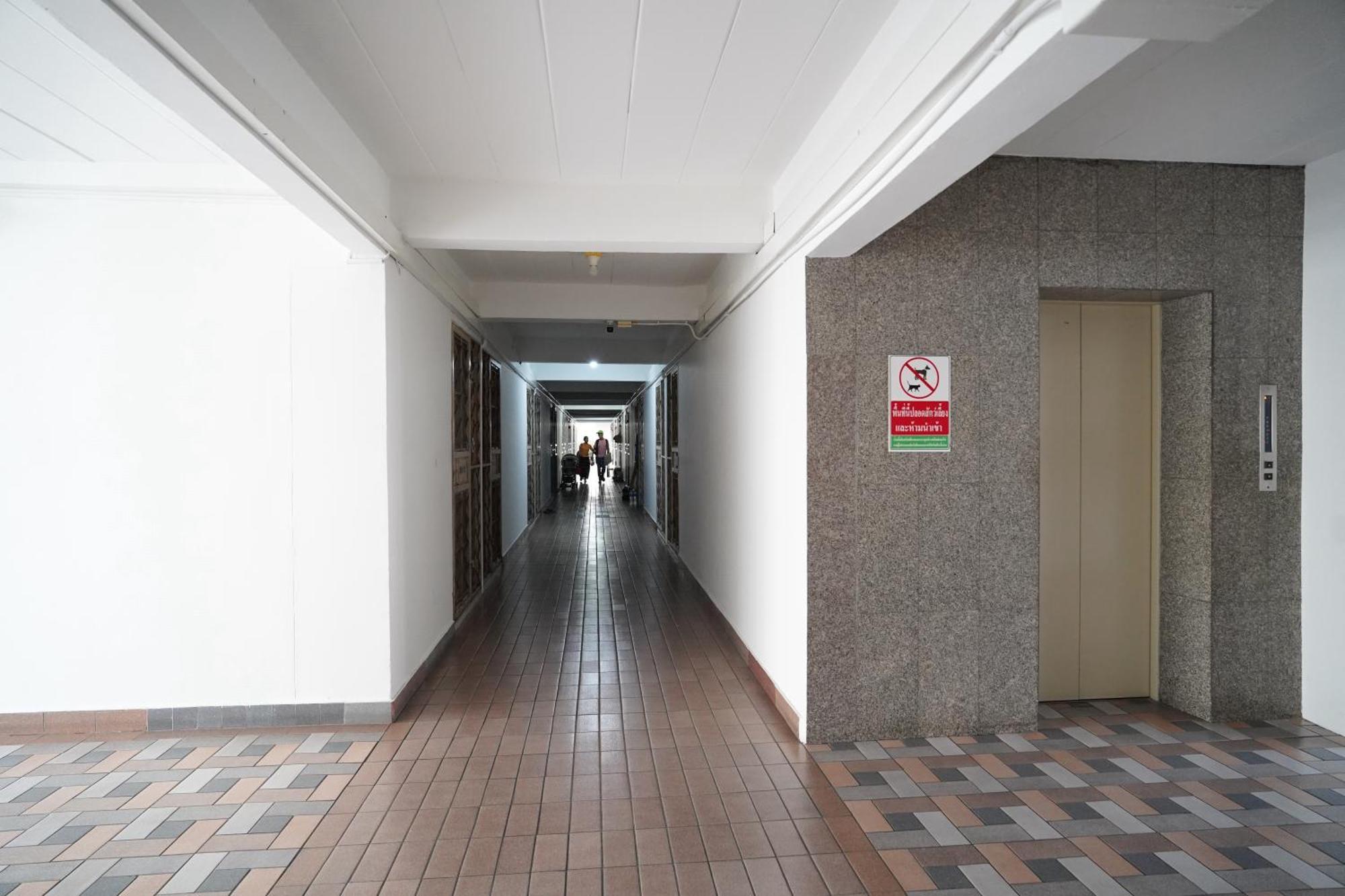 Apartment Modern Art - Lat Phrao Near Mrt Mahat Thai