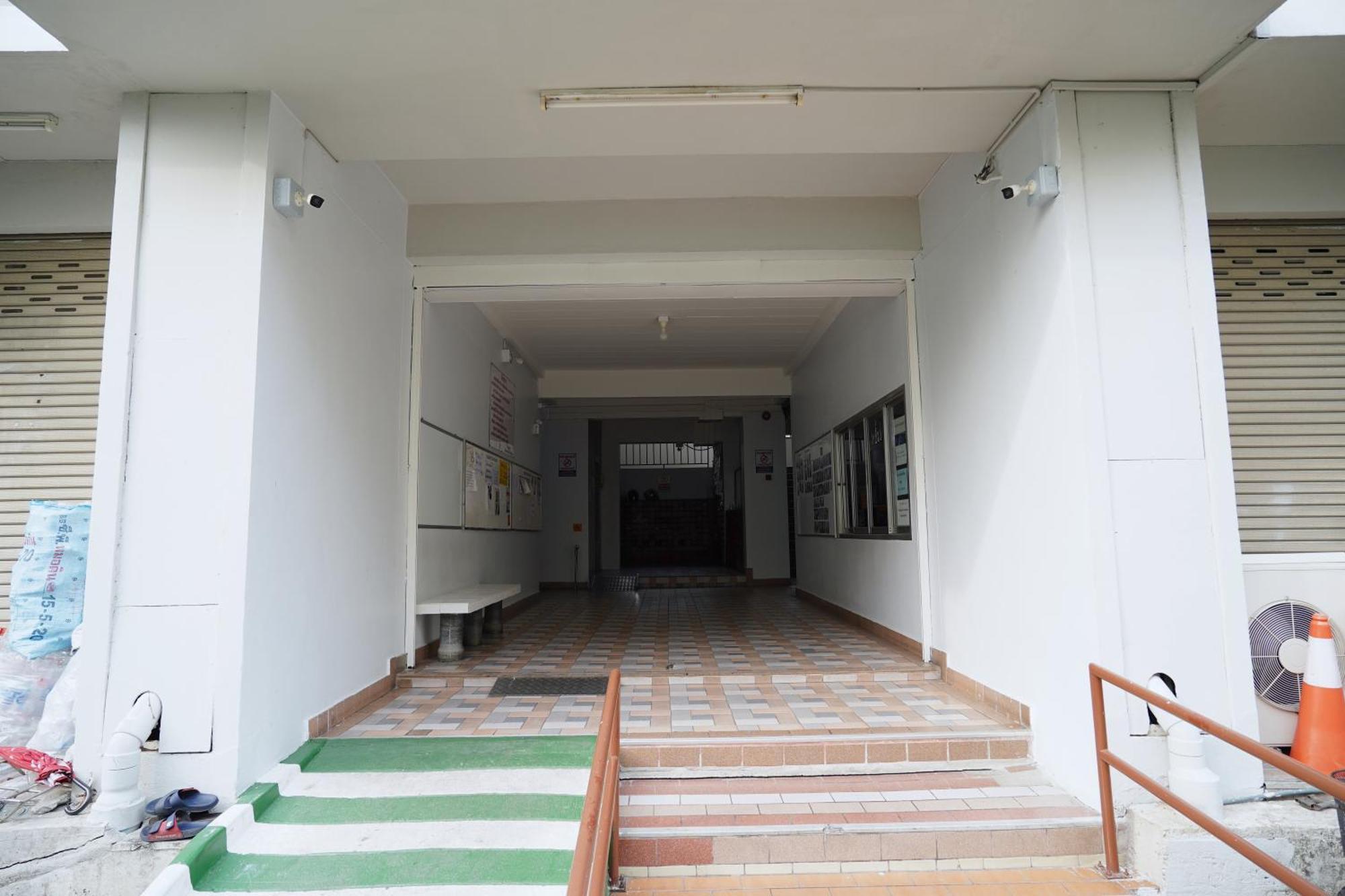 Modern Art - Lat Phrao Near Mrt Mahat Thai Apartment