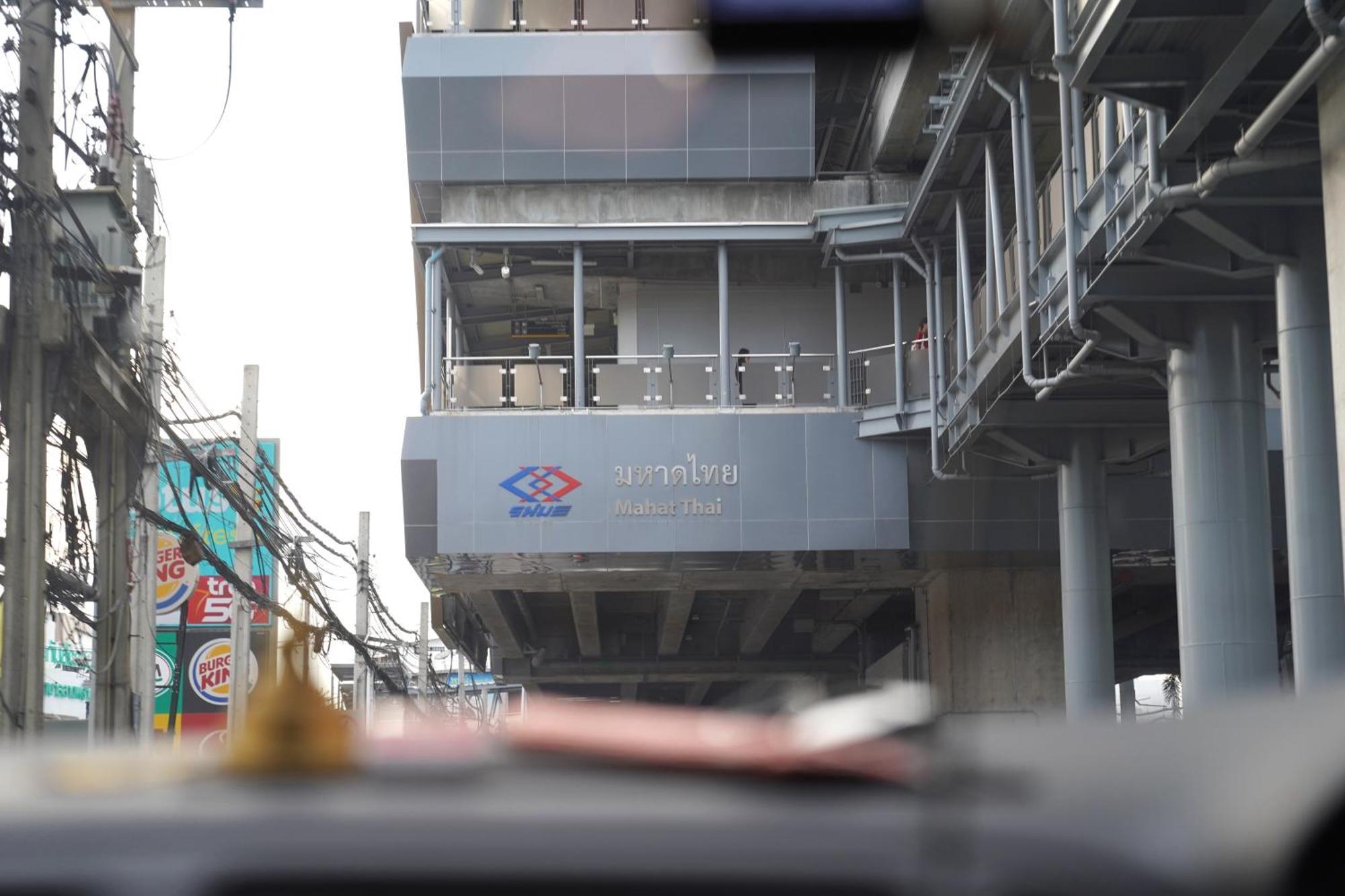 Apartment Modern Art - Lat Phrao Near Mrt Mahat Thai