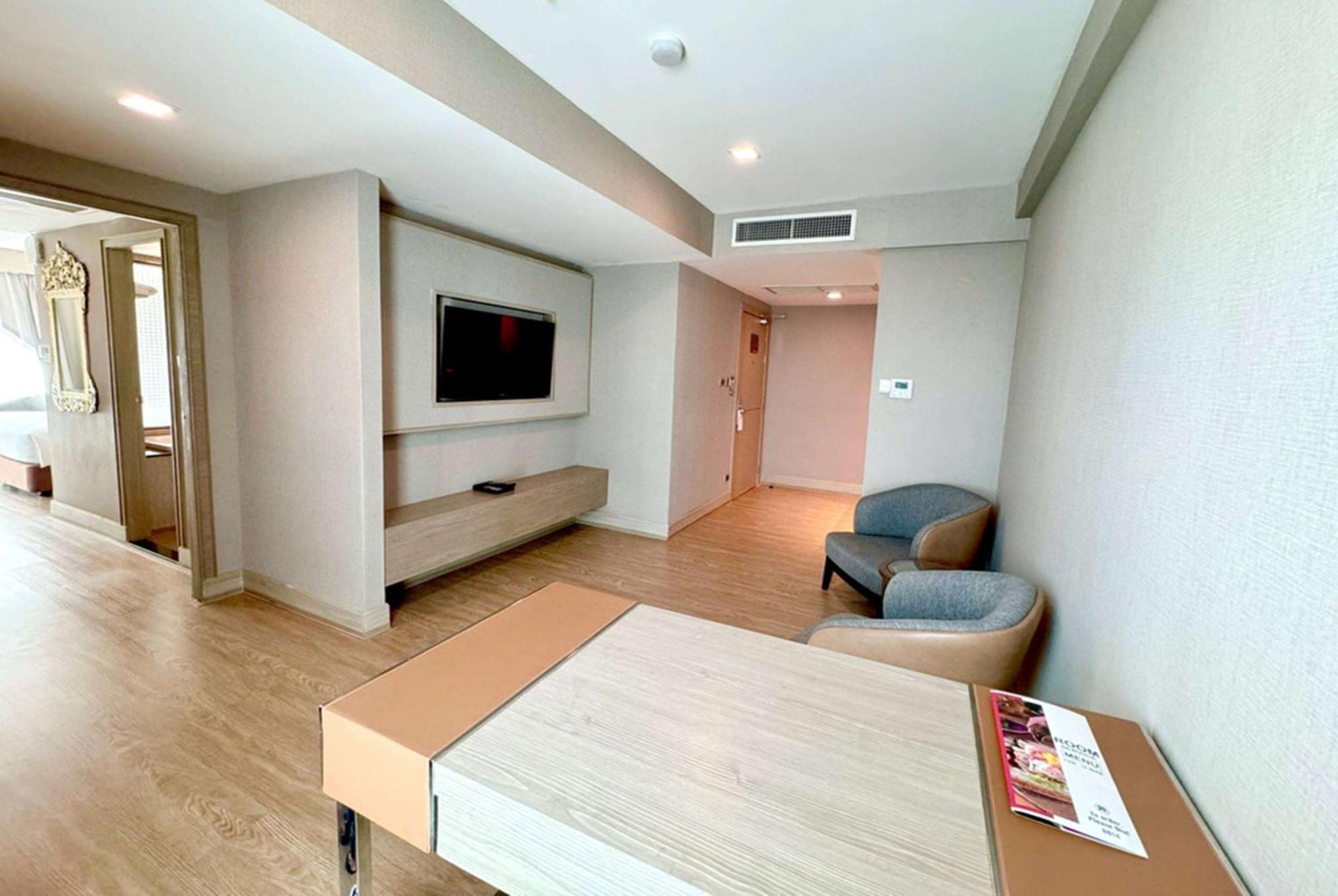 Ramada By Wyndham Sukhumvit 11 Hotel