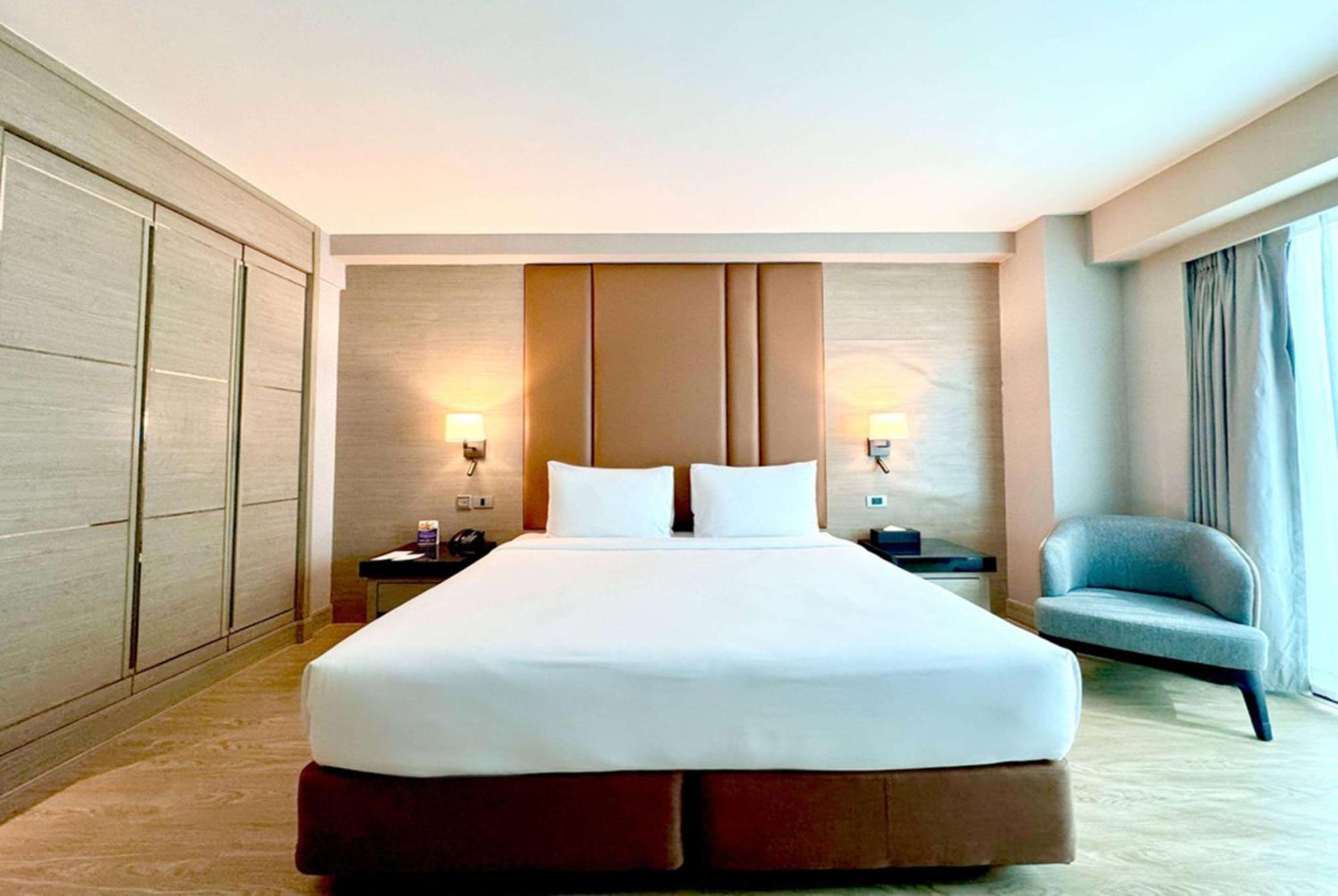 Ramada By Wyndham Sukhumvit 11 Hotel 4*
