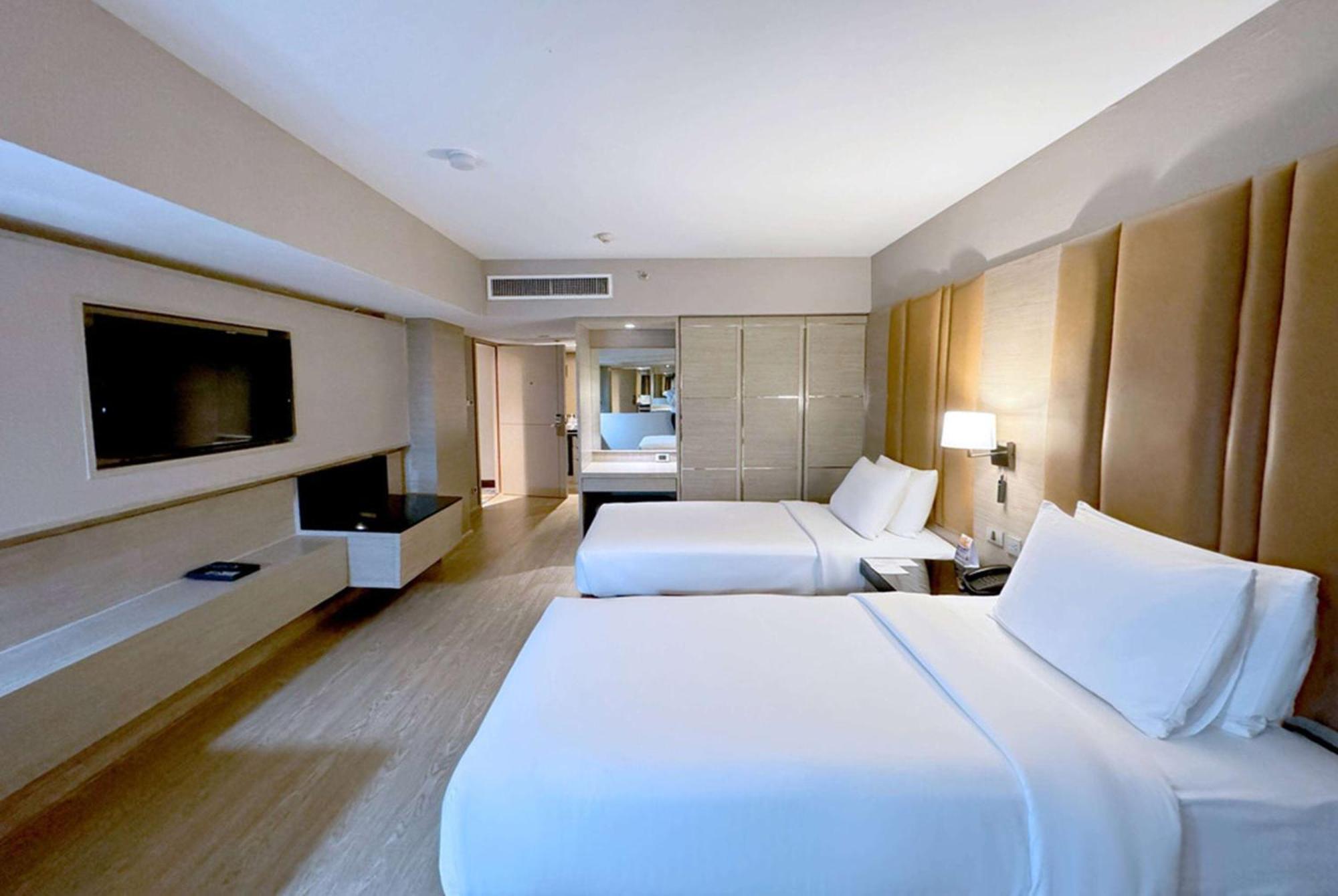 Hotel Ramada By Wyndham Sukhumvit 11 4*