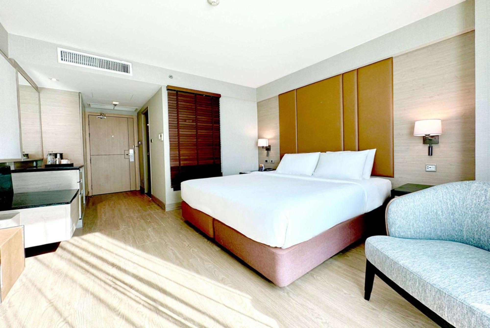 Ramada By Wyndham Sukhumvit 11 Hotel Bangkok