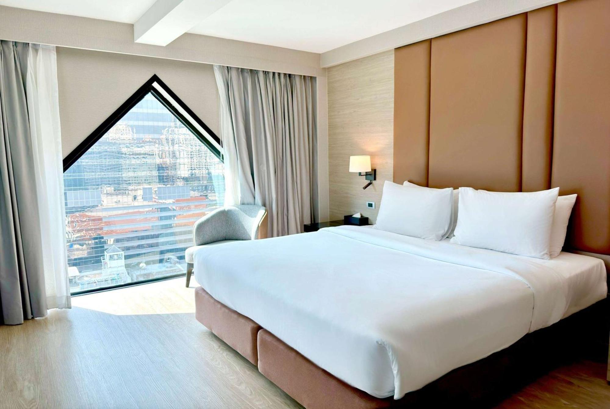 Ramada By Wyndham Sukhumvit 11 Hotel Bangkok