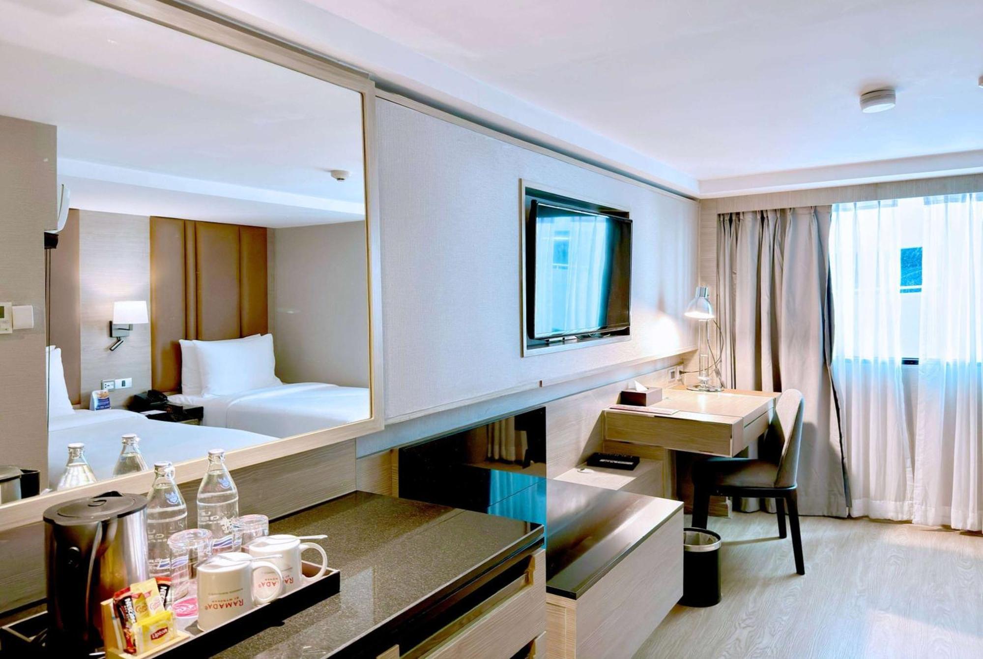 Ramada By Wyndham Sukhumvit 11 4* Bangkok