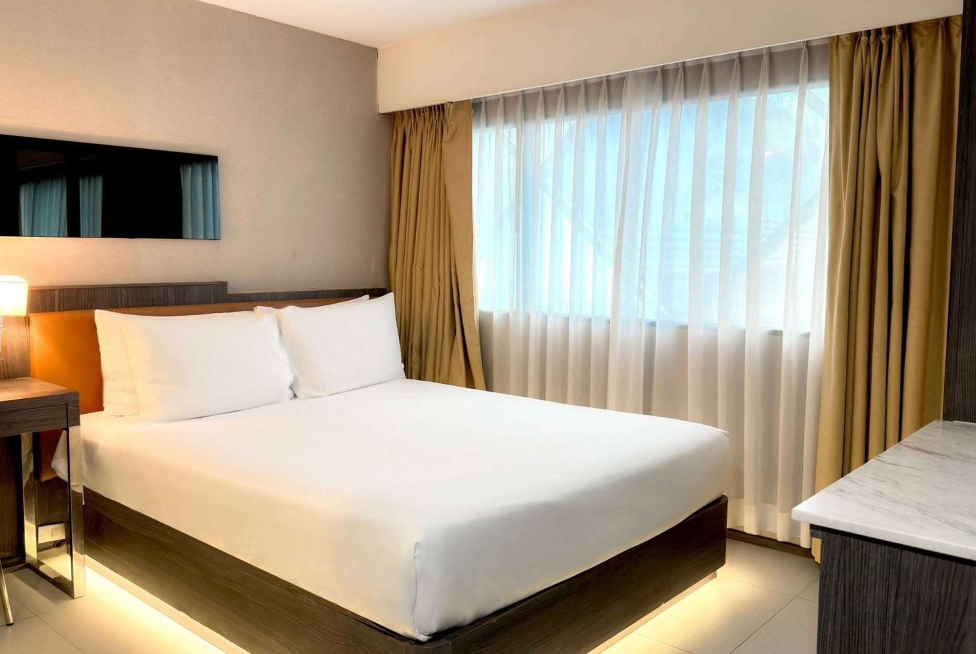 Ramada By Wyndham Sukhumvit 11 Hotel