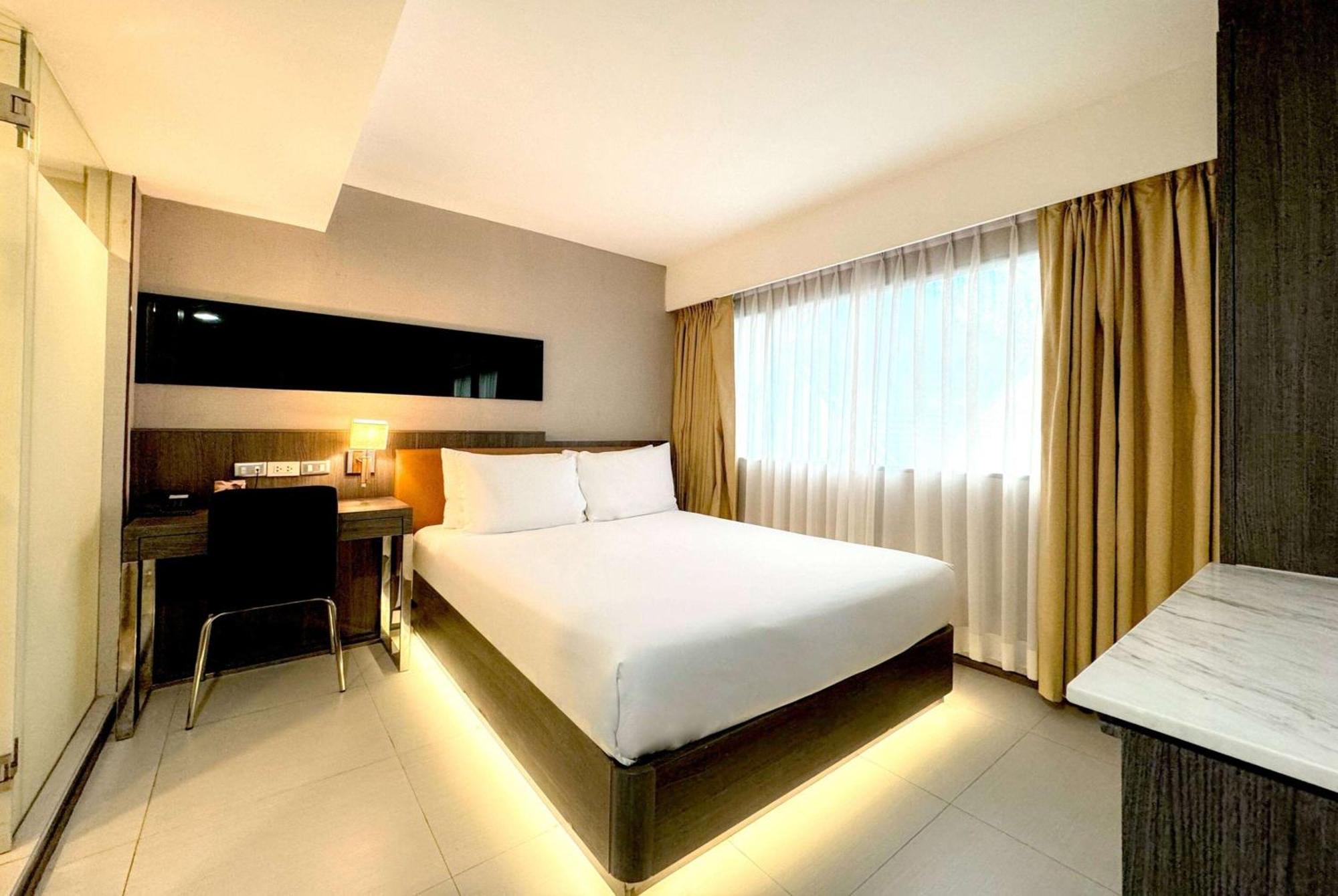 Ramada By Wyndham Sukhumvit 11 Hotel Bangkok