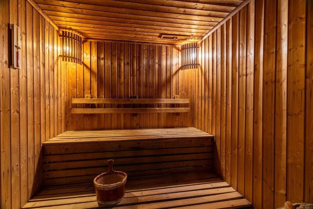 Thonglor Area 1 Bedroom Fastwifi Sauna Big Swimming Pool 43 *
