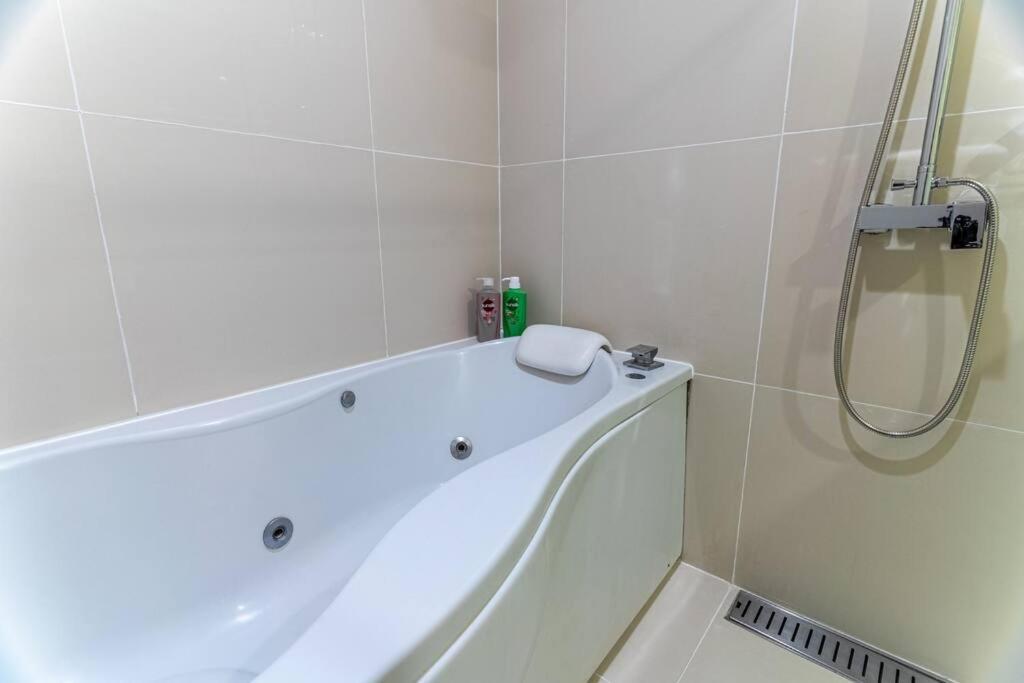 Apartment Thonglor Area 1 Bedroom Fastwifi Sauna Big Swimming Pool 43