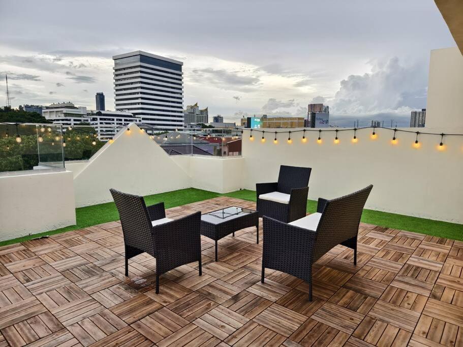 Thonglor Art House 5br With Beautiful Rooftop Rumah percutian