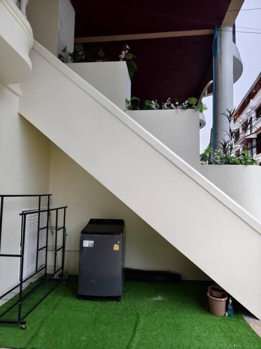 Thonglor Art House 5br With Beautiful Rooftop Rumah percutian Bangkok