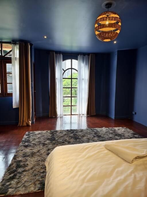 Thonglor Art House 5br With Beautiful Rooftop Rumah percutian Bangkok