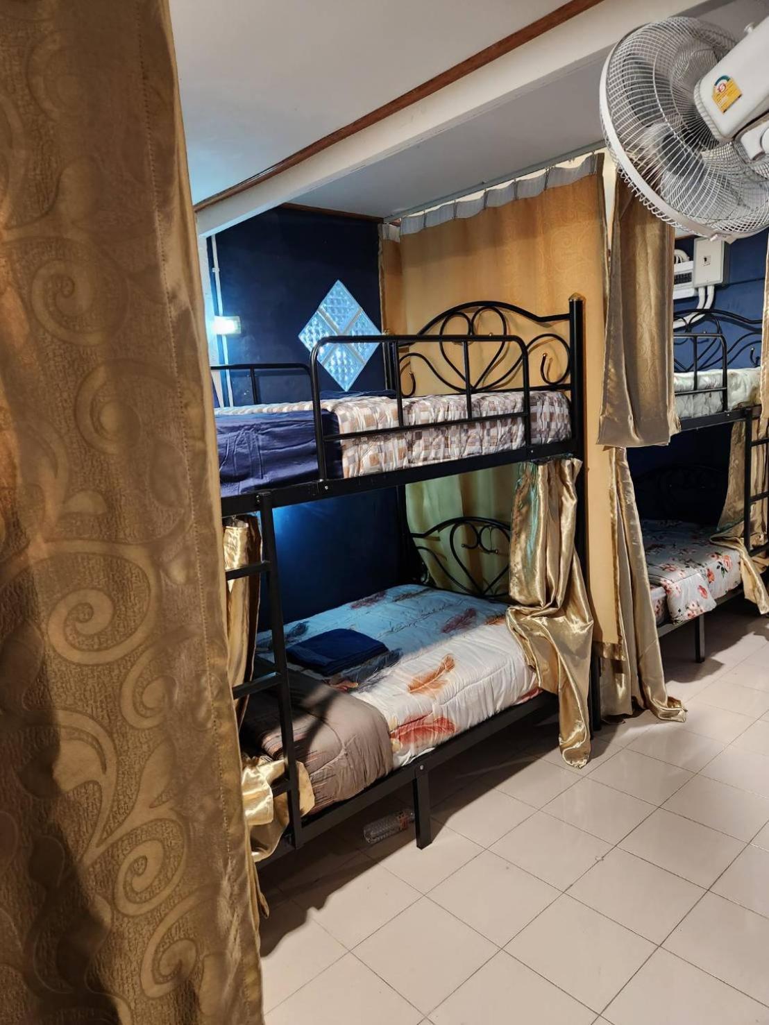 Ostello White House Khaosan Bangkok