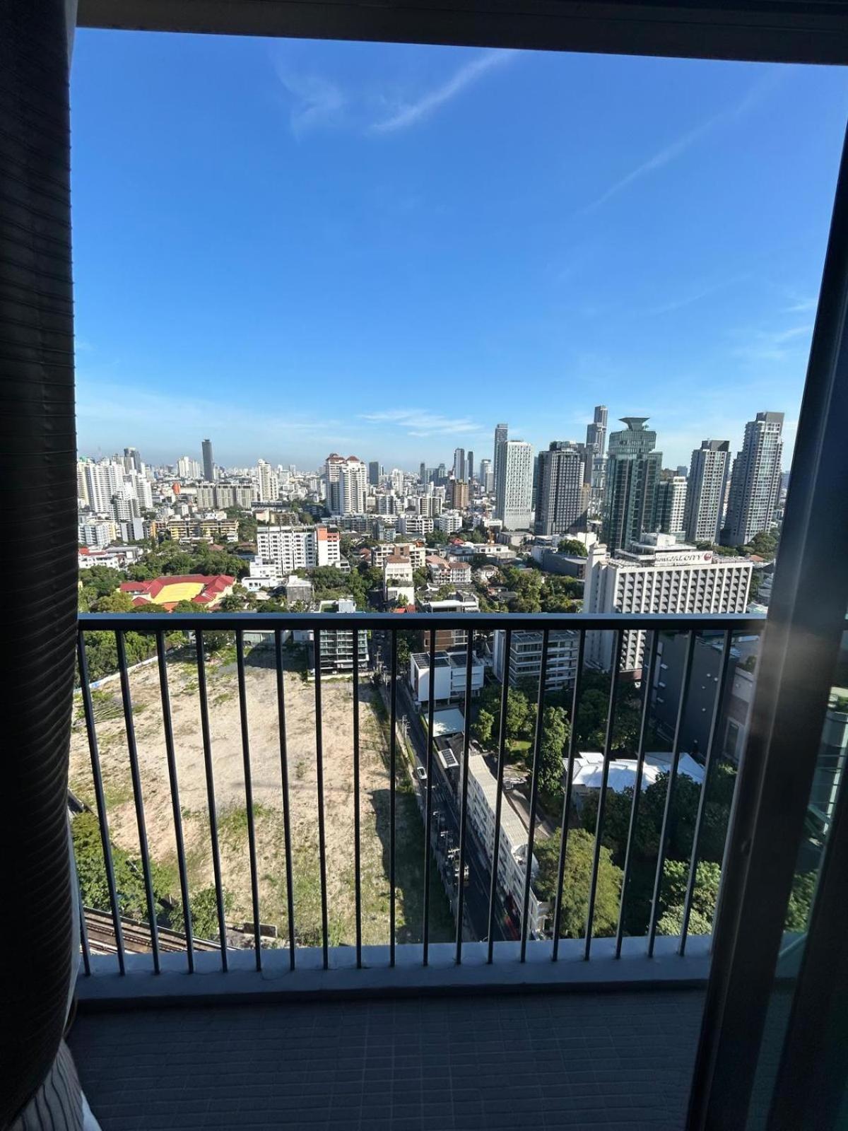 1br At Thonglor Bts Overlooking With Workspace Apartment *