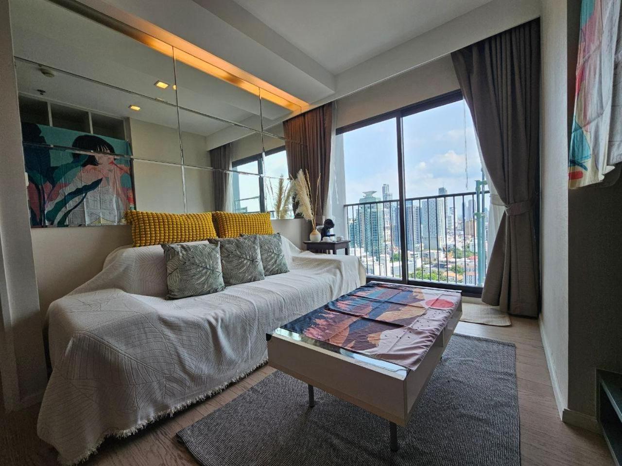 Apartment 1br At Thonglor Bts Overlooking With Workspace Bangkok