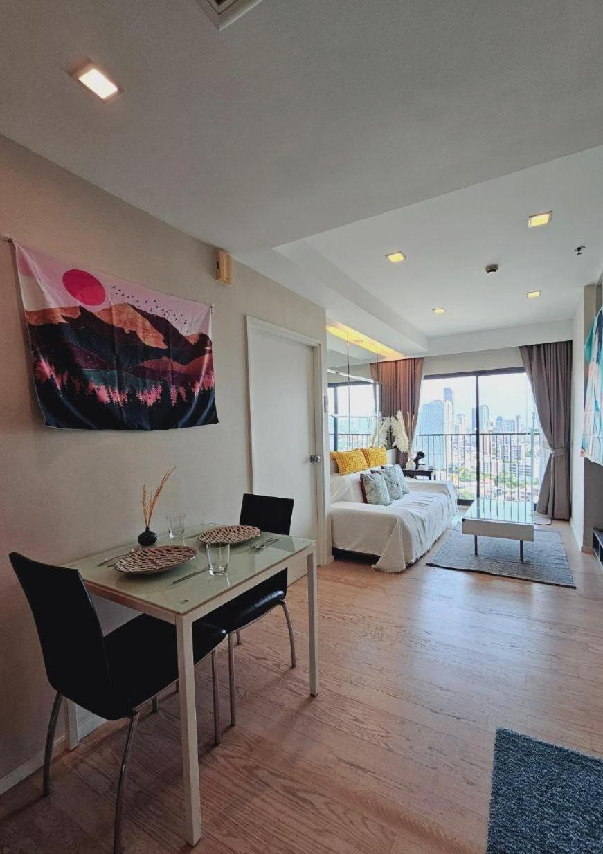 Apartment 1br At Thonglor Bts Overlooking With Workspace