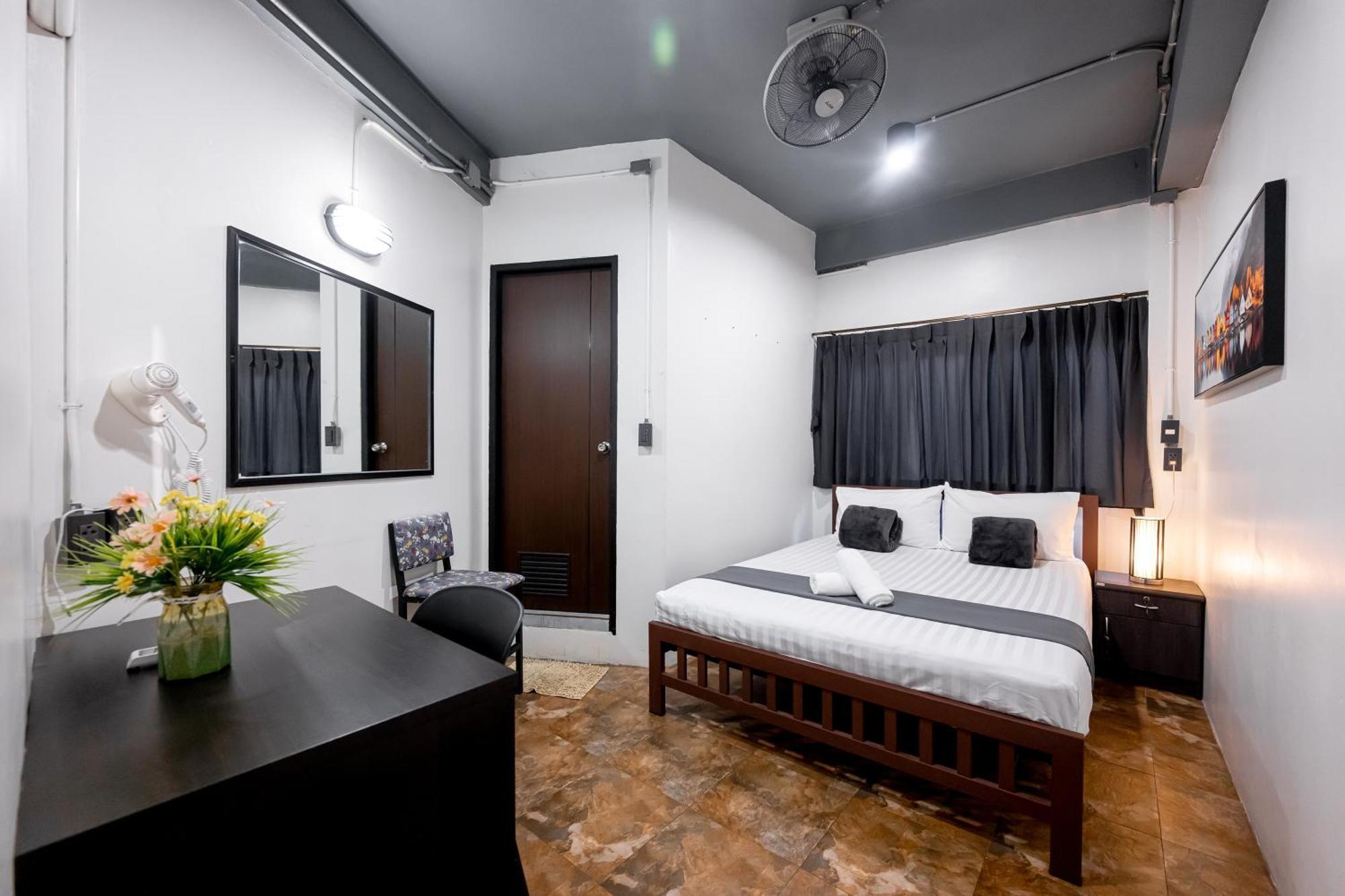 Vibes Hostal *
