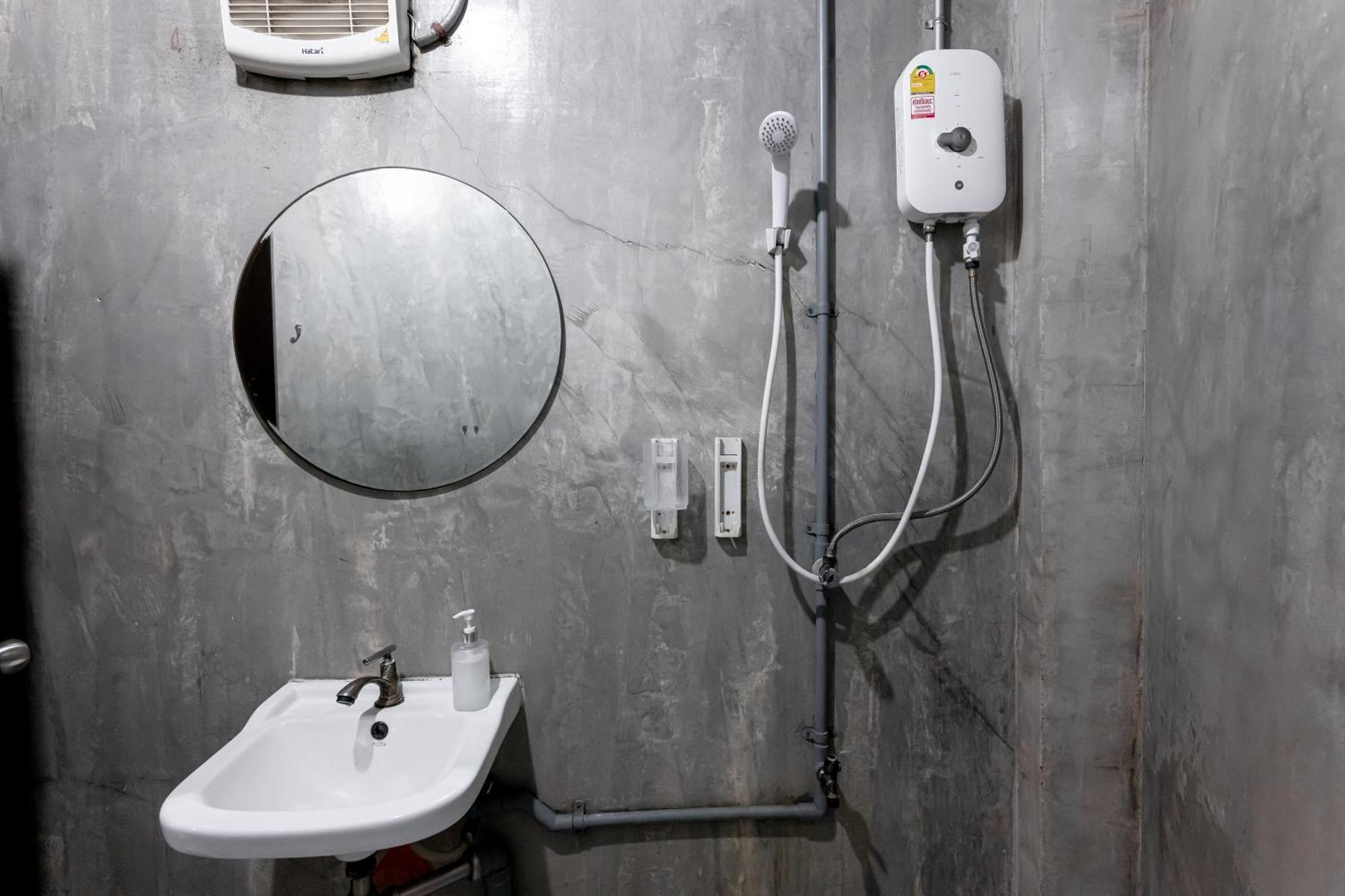 Vibes Hostal Bangkok