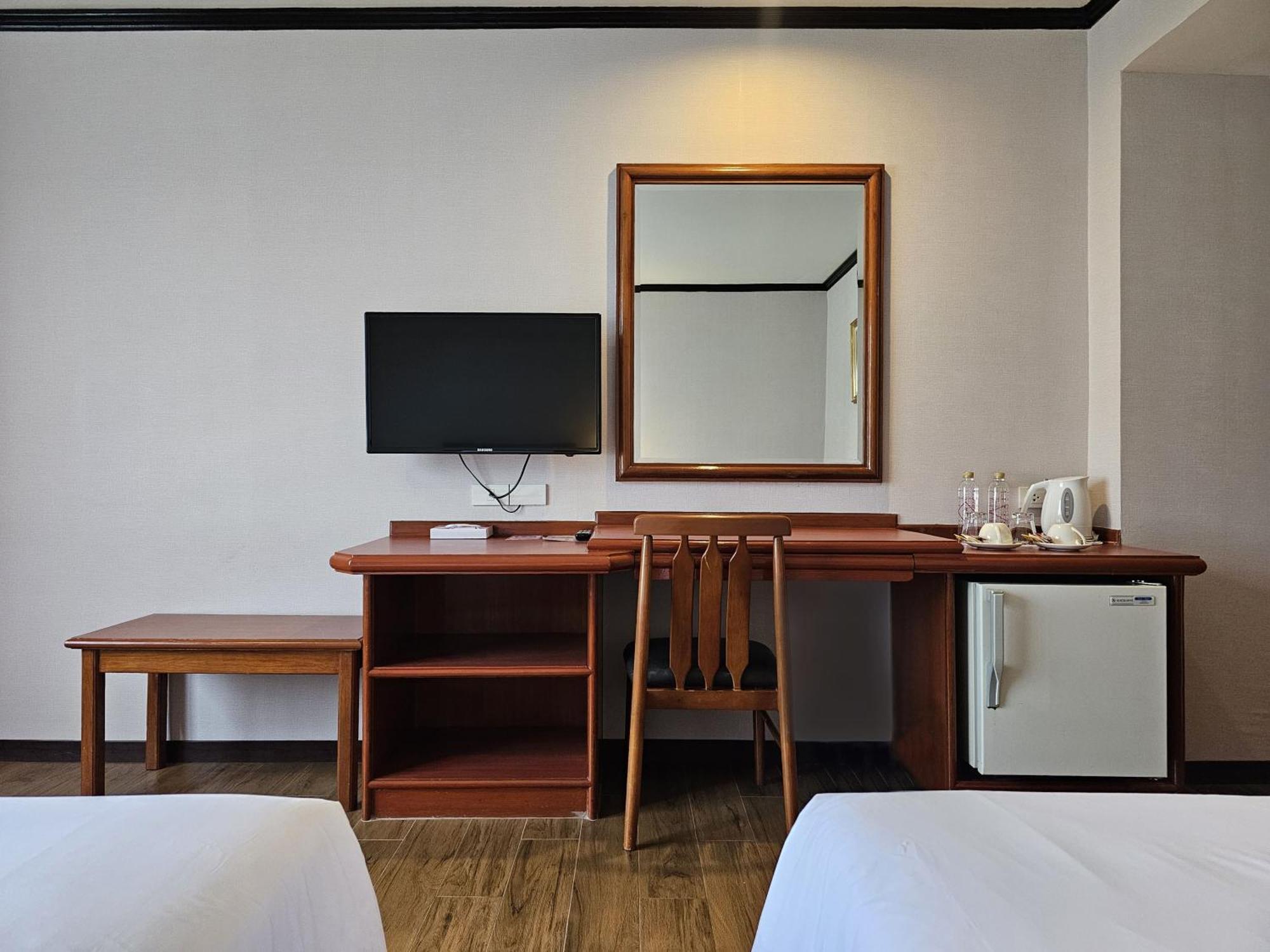 Alexander Hotel