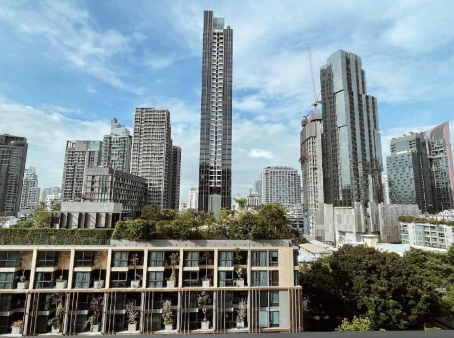 Luxurious With Train Access Apartment Bangkok