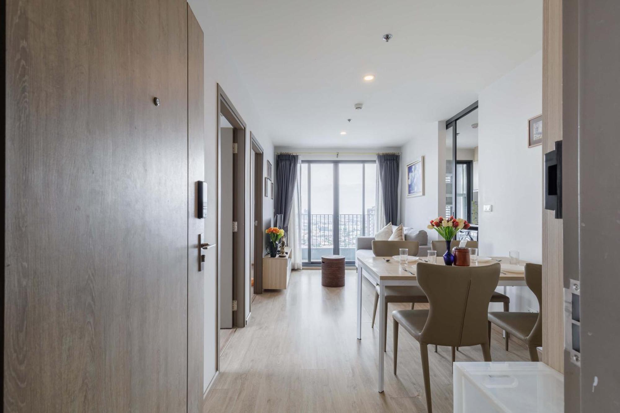 Aparthotel Modern 2br Near Bts With Pool & Workspace *
