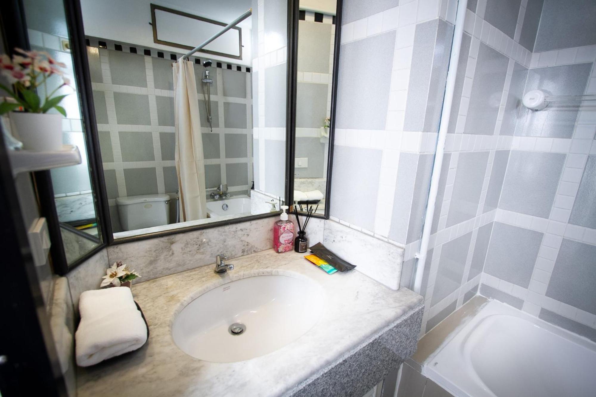 Vila Spacious 4-bedroom Oasis In The Heart Of Sukhumvit Bangkok