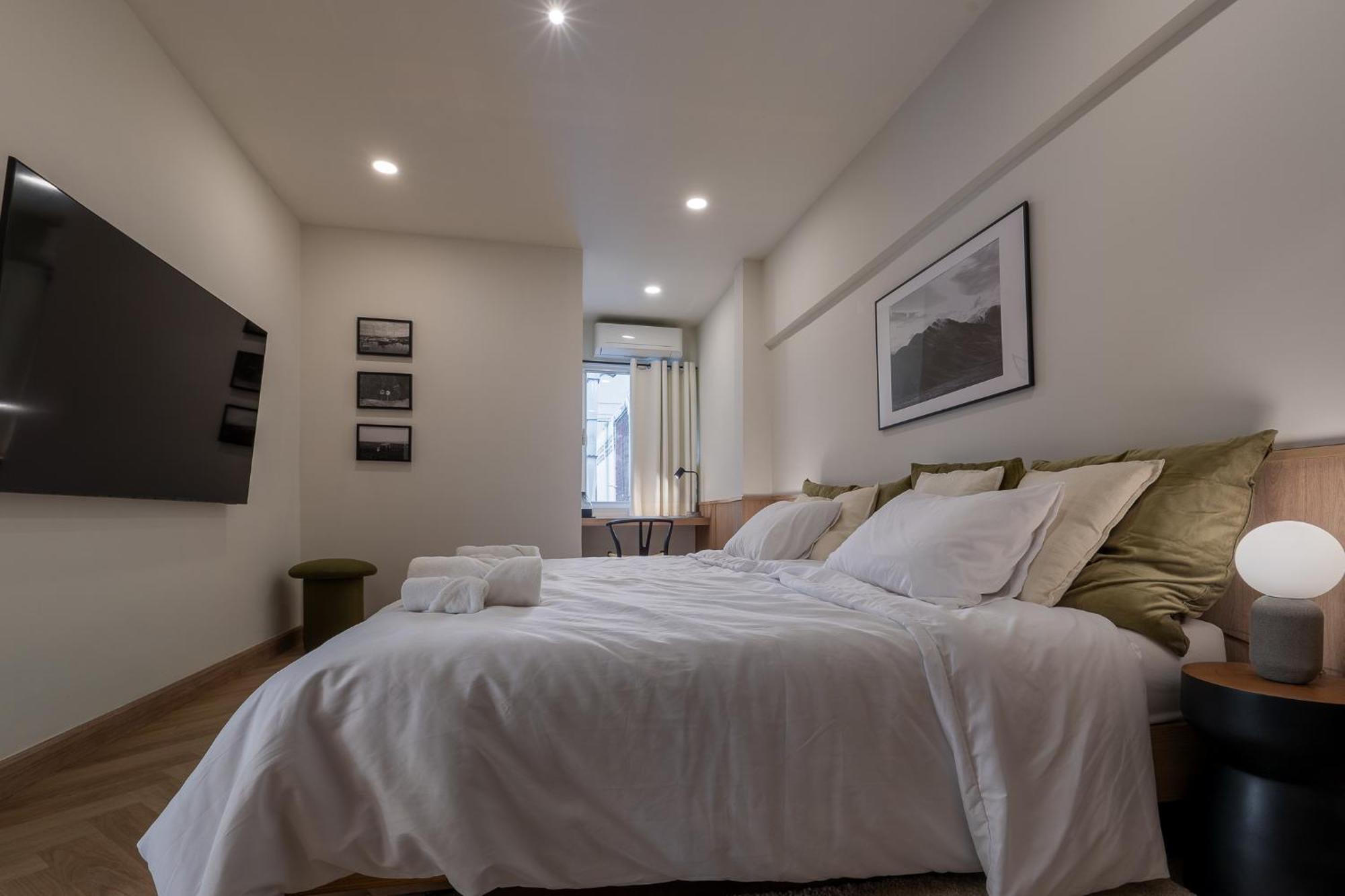 Apartment Whole Floor Penthouse, 3 Bedroom 3 Bath, Next To Metro Station
