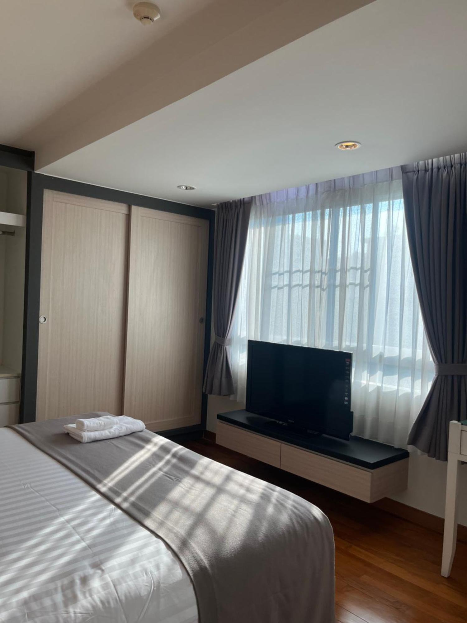 Apartment Spacious Bedroom- 2 Mins From Train Station