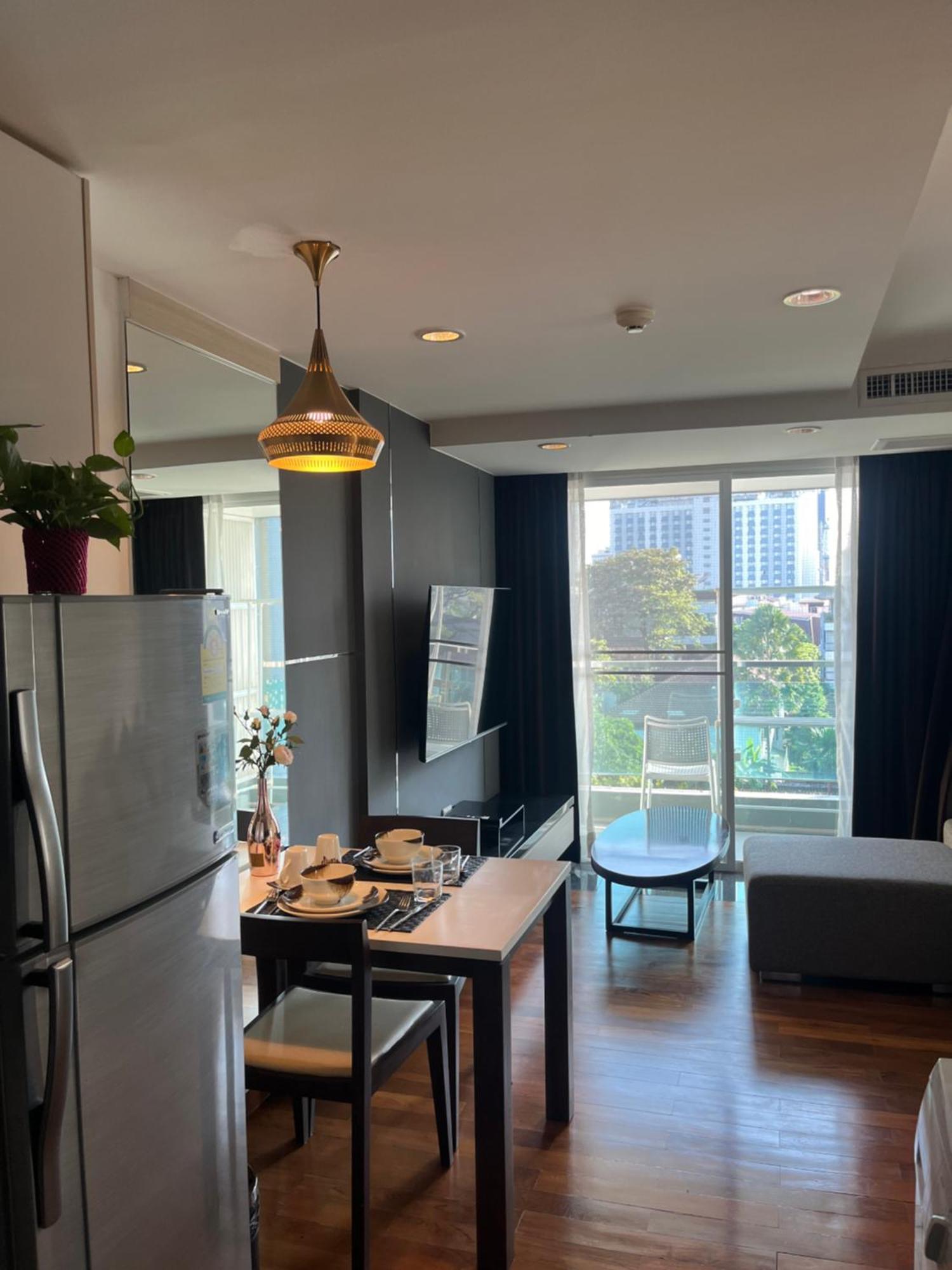 Spacious Bedroom- 2 Mins From Train Station Căn hộ *