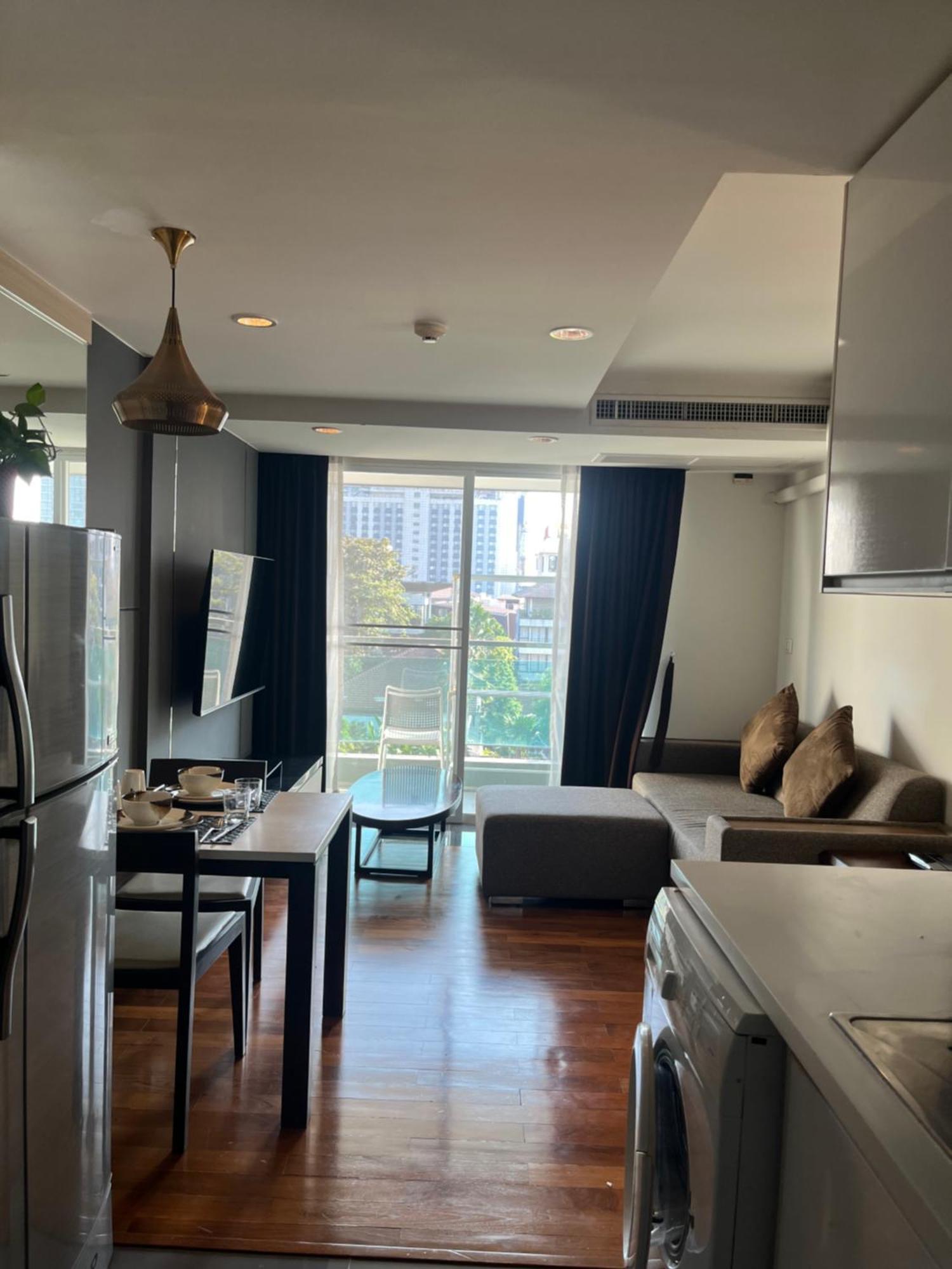 Căn hộ Spacious Bedroom- 2 Mins From Train Station Bangkok