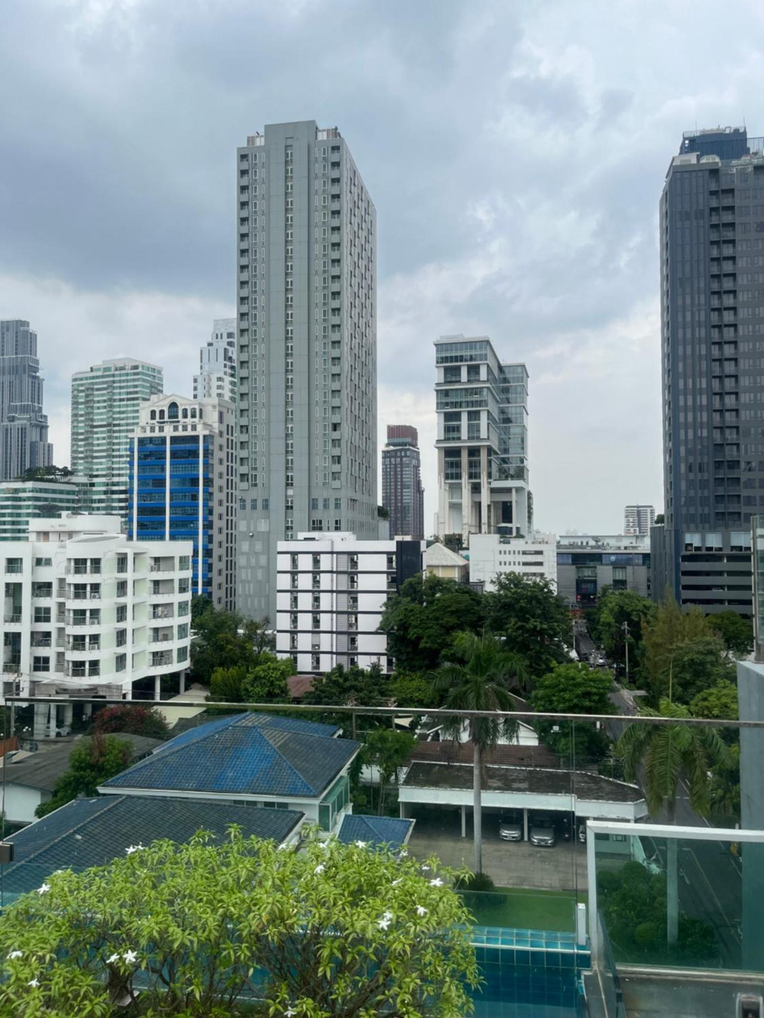 Căn hộ Spacious Bedroom- 2 Mins From Train Station Bangkok