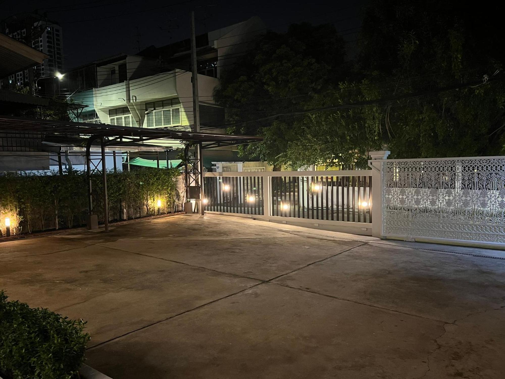 Khách sạn Dusita