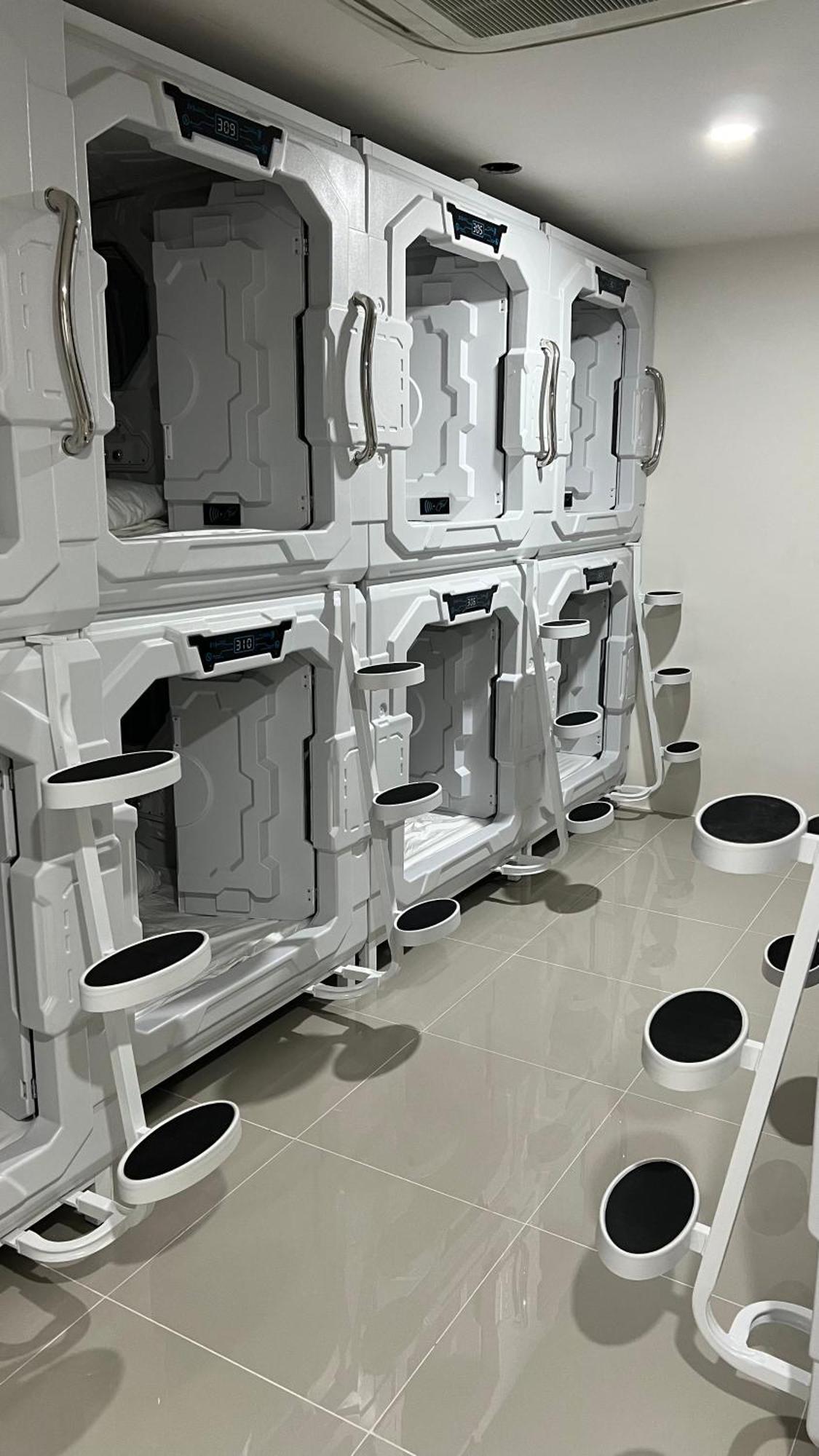 Kiwi Capsule Kapselhotel *